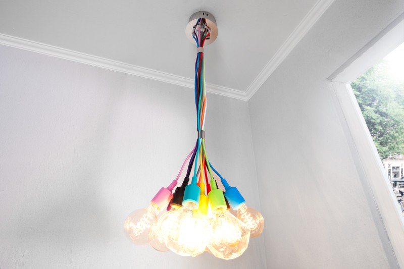 Závesná lampa Colorful Bulbs farebné 12 svetiel
